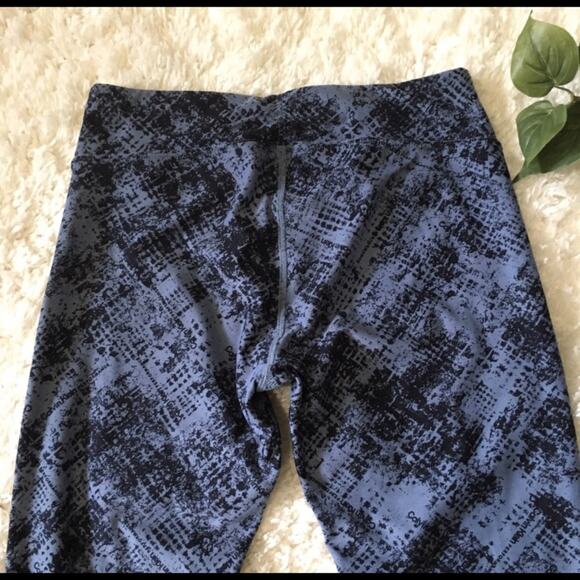 Calvin Klein | Women's performance quick-dry workout capris - Picture 7 of 7